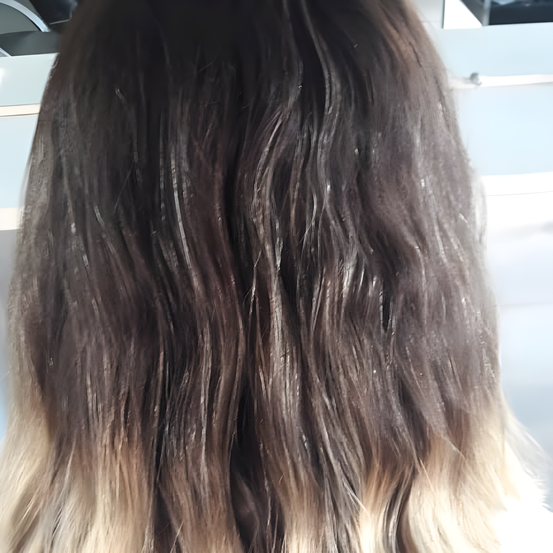 Ondas de cabelo vistas de costas em foto pública do Instagram, 29 de agosto de 2020.